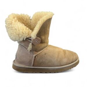 Womens UGG Bailey Button Winter Boots size 8